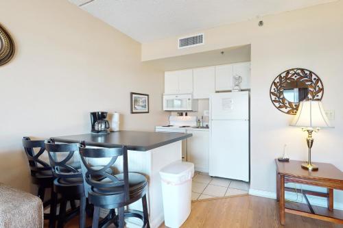 Dapur atau dapur kecil di Water Street Condos