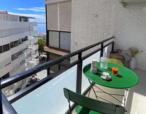 Stylish Modern Apt Unbeatable Location photo 1