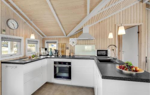 Η κουζίνα ή μικρή κουζίνα στο Holiday Home Bakkedraget Slagelse V