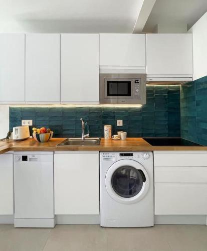 Stylish Modern Apt Unbeatable Location photo 12