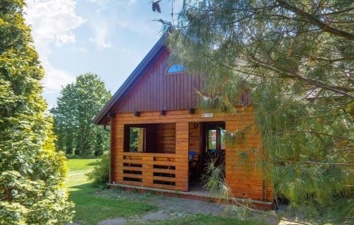 a log cabin with a red roof at 2 Bedroom Nice Home In Mscice in Mścice