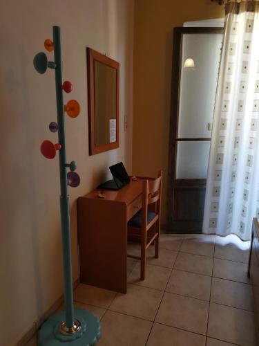 an office with a desk with a laptop on it at IRIS STUDIOS in Agios Nikitas