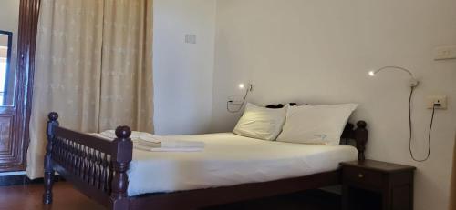 Letto o letti in una camera di Seashore Beach Resort Varkala