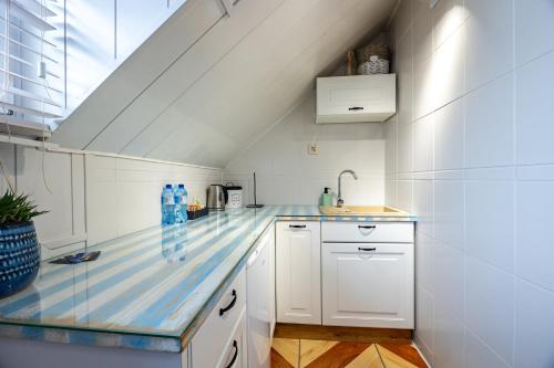 Kuchyň nebo kuchyňský kout v ubytování Apartamenty i pokoje blisko morza Gryfa Pomorskiego 54 Międzyzdroje