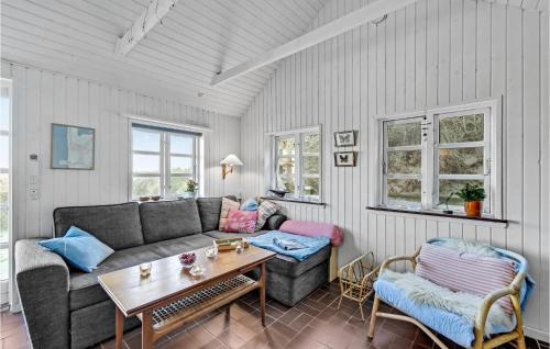 Χώρος καθιστικού στο Two-Bedroom Holiday Home In Ulfborg