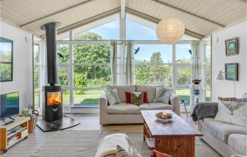 Posezení v ubytování Holiday Home Lykkevej Knebel Vi