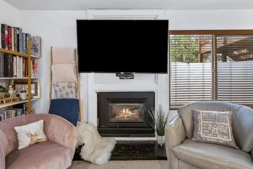 a living room with a tv and a fireplace at Megans Mystique 1BR Hidden Creek Condo in Park City