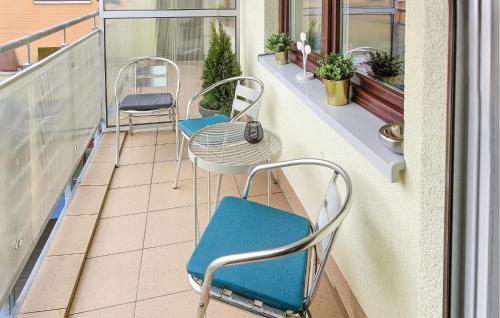 Posedenie v ubytovaní 1 Bedroom Nice Apartment In Kolobrzeg