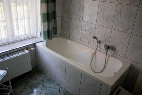 a bath tub in a bathroom with a shower at Damwildhof Blievenstorf- Ferienhaus in Blievenstorf