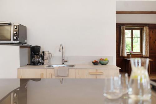 Una cocina o zona de cocina en Ansitz Baumannhof Apt Erker Suite