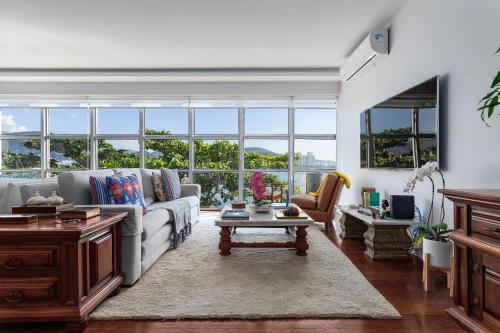 Гостиная зона в Apartamento vista mar e vista pão de açúcar