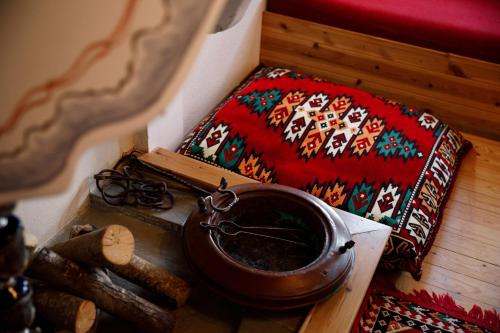 a room with a table with a pot and a bed at Boutique Hotel Musée in Gjirokastër