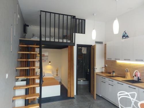 Η κουζίνα ή μικρή κουζίνα στο Apartament Morski Sen -Pachnący nowością-oddany do użytku w kwietniu 2024