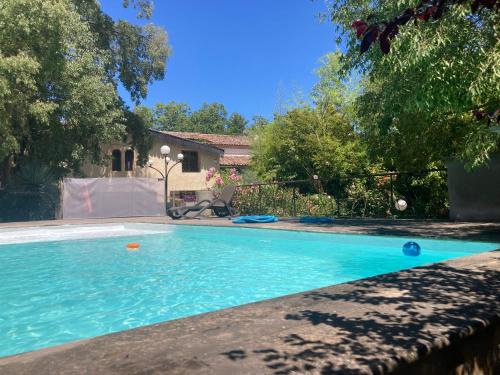 Mas climatisé avec Piscine à 10 minutes de Montpellier et des plages