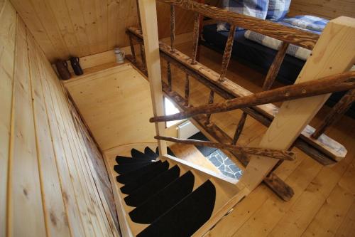an overhead view of a room with two bunk beds at Ferienhaus Anno Dazumal wie zu Großmutters Zeiten, Gösselberg 24 in Klingenthal