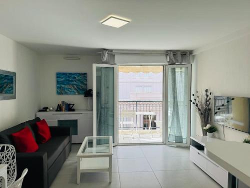 Modern Bright Cannes Apt 2 min walk to the Beach