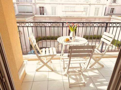 Modern Bright Cannes Apt 2 min walk to the Beach