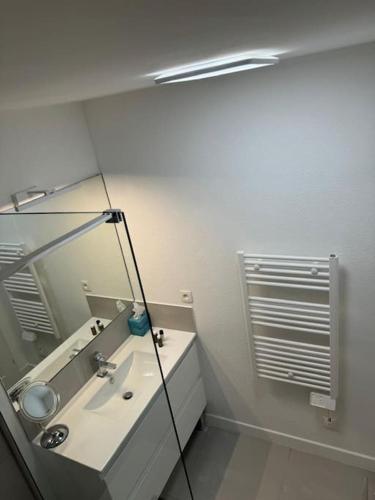 Modern Bright Cannes Apt 2 min walk to the Beach