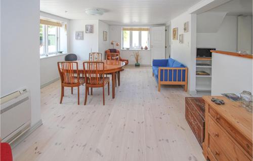 Posezení v ubytování Lovely Apartment In Samsø With Wifi
