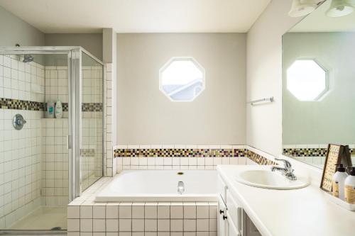 Ένα μπάνιο στο Spacious 4 BR House in Centennial