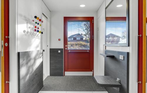 Bilik mandi di Gorgeous Home In Grenaa With Kitchen