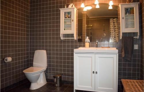 Un baño de Beautiful Home In Rydaholm With Kitchen