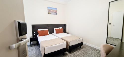 Evelia Hotels