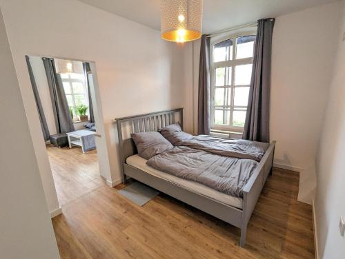 a bedroom with a bed and two windows at BUT 44 - Wattläufer in Butjadingen