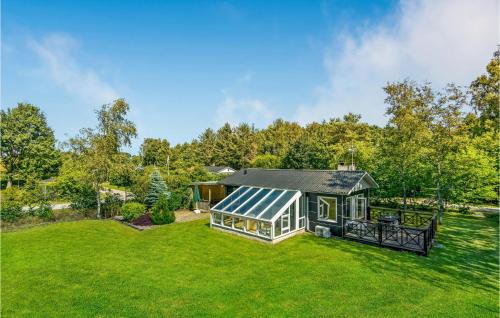 a house with a solarium on a green lawn at Stunning Home In Fårvang With Wifi in Fårvang