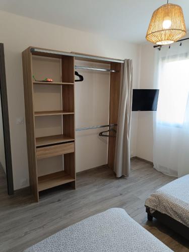 a closet in a room with a bed at Dume et Coco F2 55 M2 Vue mer in Taglio-Isolaccio