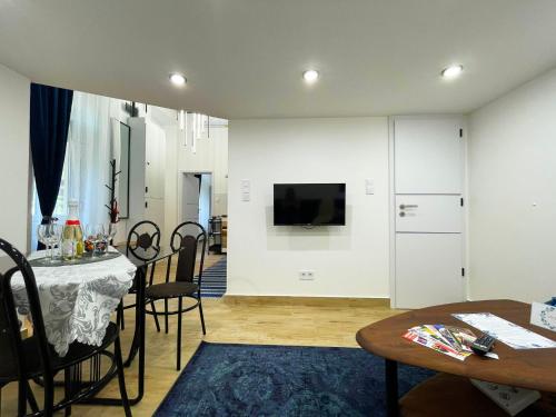 TV a/nebo společenská místnost v ubytování Victory Flat