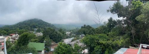 a view of a city with a mountain at La cabañita VIP in Minca