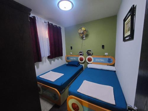 Postel nebo postele na pokoji v ubytování Porto Matruh - Your Family's Peaceful Summer Stay