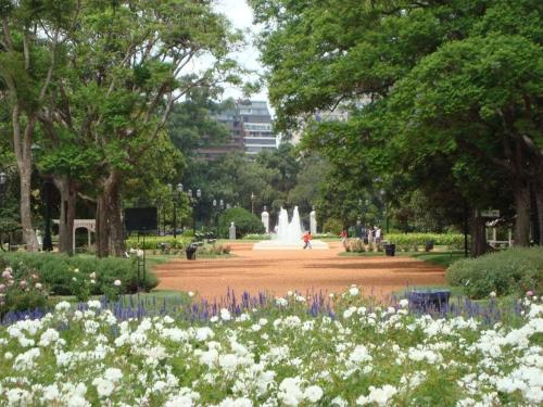 a fountain in a park with flowers and trees at Luminoso Estudio en Palermo, Las cañitas in Buenos Aires