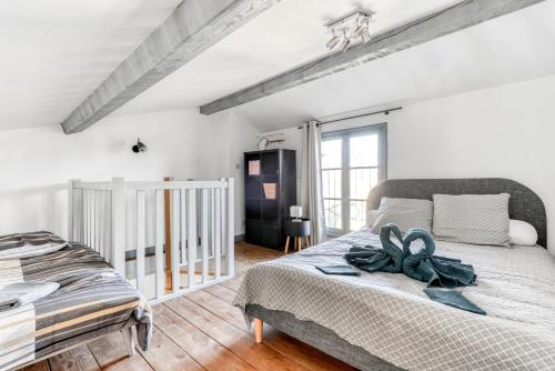 Postel nebo postele na pokoji v ubytování Le Queen - Wifi - Parking gratuit - Climatisation - Central - Tout équipée