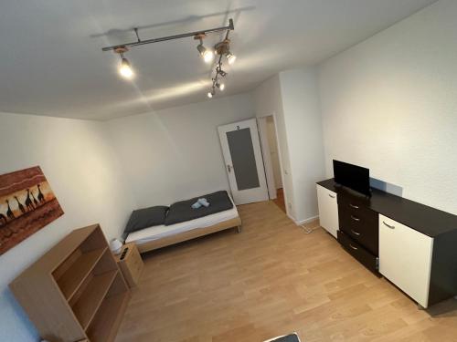 a living room with a couch and a television at Gästezimmer,Monteurzimmer & Pension Eda in Winsen Aller