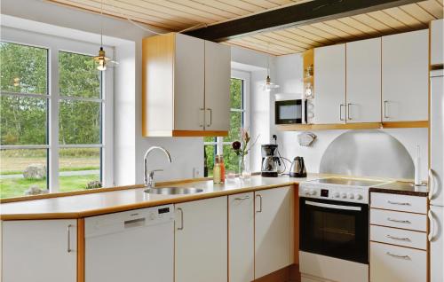 Una cocina o cocineta en Højvang