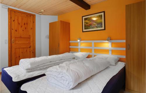 Una cama o camas en una habitación de Højvang