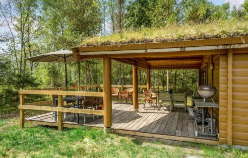 Taman di luar Lovely Home In Hadsund With Wifi