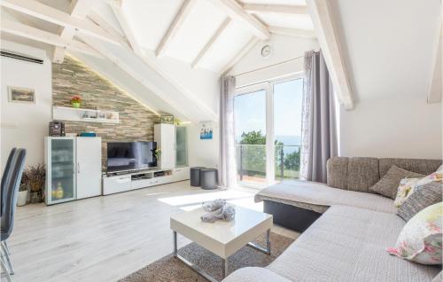 TV a/nebo společenská místnost v ubytování 4 Bedroom Nice Home In Jesenice