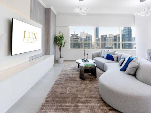2 Bedroom Smart Home with a Panoramic Marina View