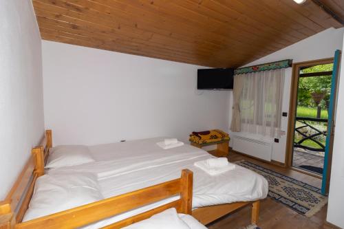 a bedroom with a large bed and a window at Popas 8 Odăi in Poiana Aiudului