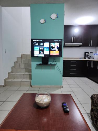 TV/Unterhaltungsangebot in der Unterkunft MAZA HOUSE, Cerca de la playa, privada con alberca