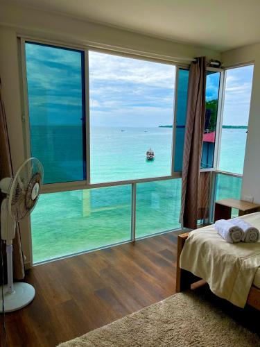 a bedroom with a large window overlooking the ocean at Roma apartamento in Playa Blanca