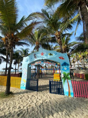 Ein Kinderspielbereich in der Unterkunft Spectacular Ocean View Apartment