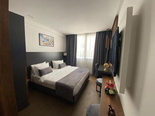 a hotel room with a bed and a desk at Executive Boutique Hotel Rabat in Rabat