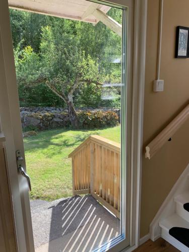 an open door with a view of a yard at Haus Lasse in Immeln
