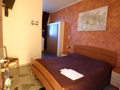 a bedroom with a wooden bed in a room at La Pergola in Zibido San Giacomo