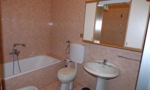 a bathroom with a toilet and a sink and a tub at La Pergola in Zibido San Giacomo