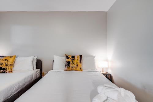 a bedroom with a bed and a couch at Muskoka Waterfront Retreat in Dwight